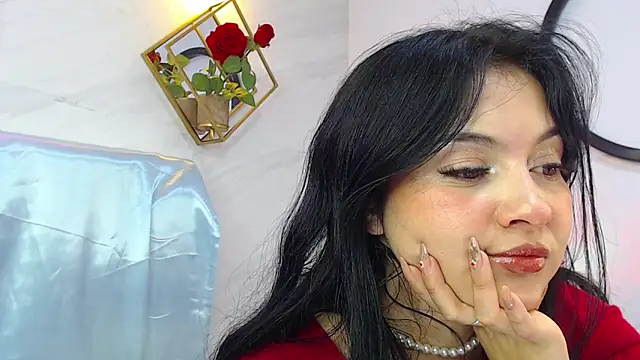 Snapshot of _Rouse_v chatting on 02.04.25 Rouse v online show from 02.04.25