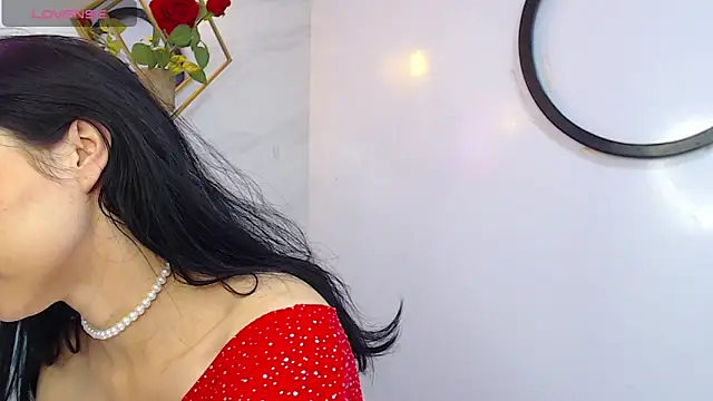 Snapshot of _Rouse_v chatting on 02.05.25 Rouse v online show from 02.05.25