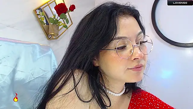 Snapshot of _Rouse_v chatting on 02.05.25 Rouse v online show from 02.05.25