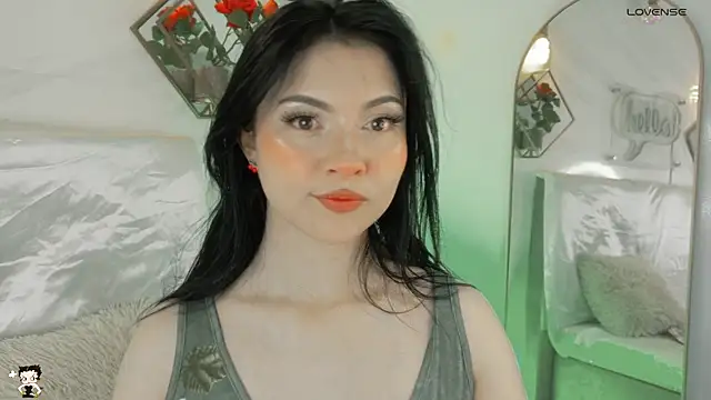 Snapshot of _Rouse_v chatting on 10.05.25 Rouse v online show from 10.05.25