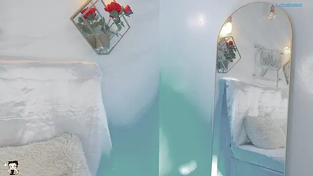 Snapshot of _Rouse_v chatting on 10.07.25 Rouse v online show from 10.07.25