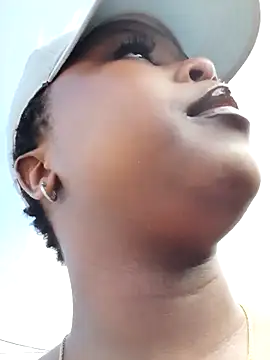 Snapshot of Dark_Berry_26 chatting on 02.08.25 Dark Berry 26 online show from 02.08.25