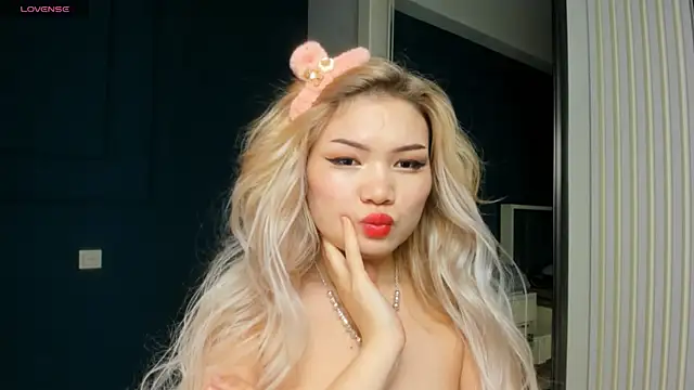 Xiao Mei  online show from 12.11.24