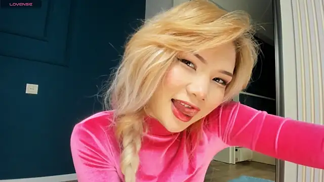 Xiao Mei  online show from 12.12.24