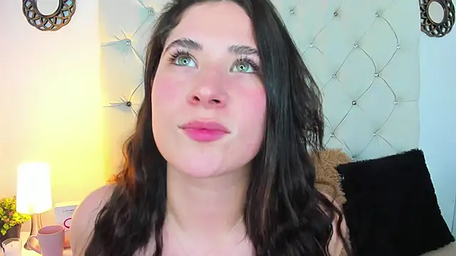 Snapshot of ValeryLovee chatting on 12.26.24 ValeryLovee online show from 12.26.24