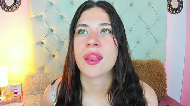 Snapshot of ValeryLovee chatting on 01.10.25 ValeryLovee online show from 01.10.25