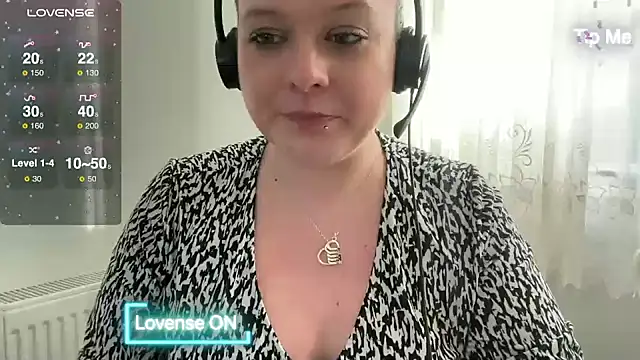 NaughtyWifeUK online show from 01.07.25