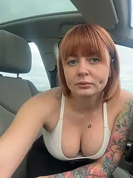 Snapshot of ObviouslyPeachy chatting on 11.12.25 ObviouslyPeachy online show from 11.12.25