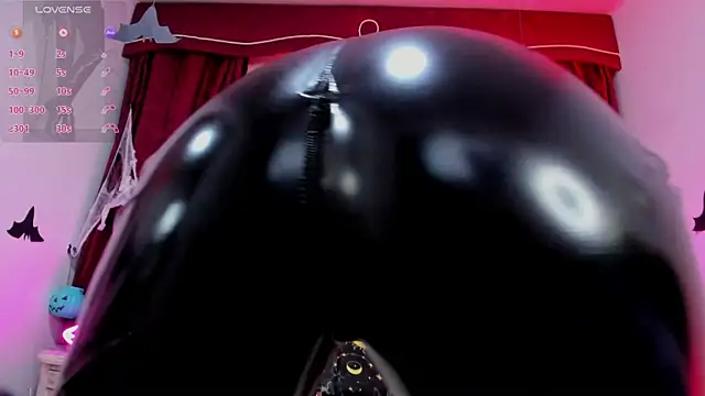 Snapshot of Maddissonlove chatting on 10.19.25 Maddissonlove online show from 10.19.25