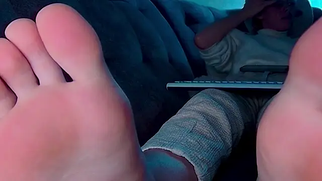 Snapshot of AgnesMillerS chatting on 12.12.24 AgnesMillerS online show from 12.12.24