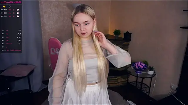 ZaraCreedon online show from 02.15.25