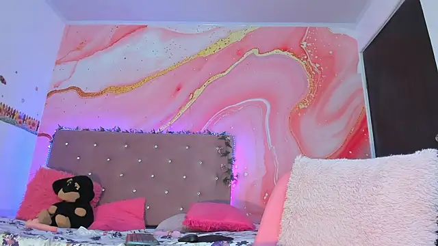 Daisy  rose online show from 02.04.25