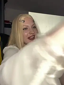 LolaBrattySweetie online show from 10.09.25