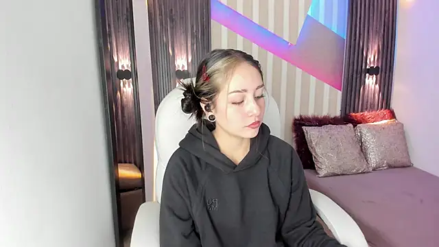 emily layton online show from 10.02.25