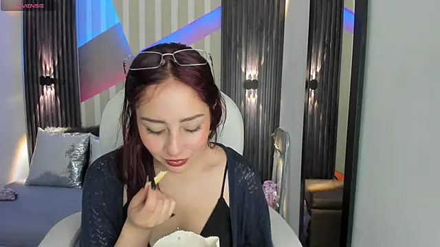 emily layton online show from 11.30.25