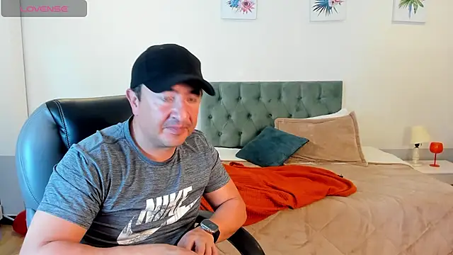 Snapshot of Sam_and_molly_ chatting on 02.01.25 Sam and molly online show from 02.01.25