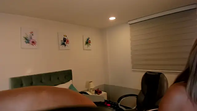 Snapshot of Sam_and_molly_ chatting on 02.12.25 Sam and molly online show from 02.12.25