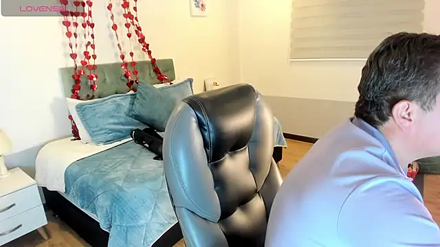 Snapshot of Sam_and_molly_ chatting on 02.19.25 Sam and molly online show from 02.19.25