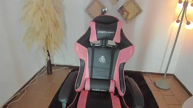 Snapshot of kattadoll chatting on 02.19.26 kattadoll online show from 02.19.26