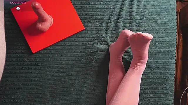 Snapshot of Yourlittledemon chatting on 12.11.24 Yourlittledemon online show from 12.11.24