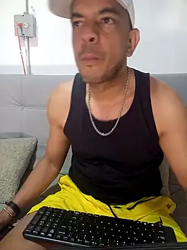 Snapshot of latinmartin73 chatting on 02.02.25 latinmartin73 online show from 02.02.25