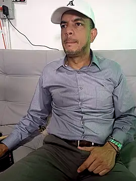 Snapshot of latinmartin73 chatting on 02.12.25 latinmartin73 online show from 02.12.25