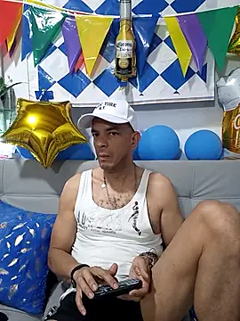 Snapshot of latinmartin73 chatting on 09.26.25 latinmartin73 online show from 09.26.25