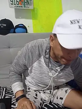 Snapshot of latinmartin73 chatting on 10.19.25 latinmartin73 online show from 10.19.25