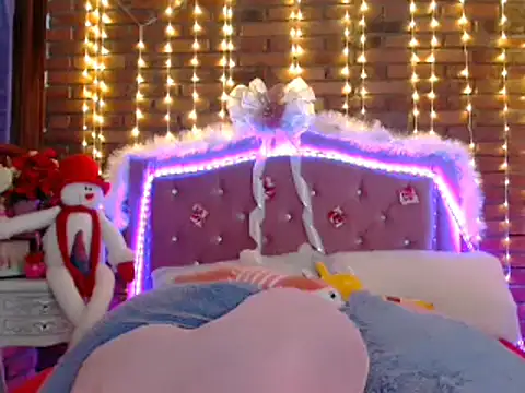 Snapshot of dulcevegga chatting on 12.27.24 dulcevegga online show from 12.27.24