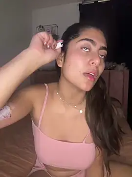 Snapshot of miakhalifaaa_ chatting on 12.14.24 miakhalifaaa online show from 12.14.24