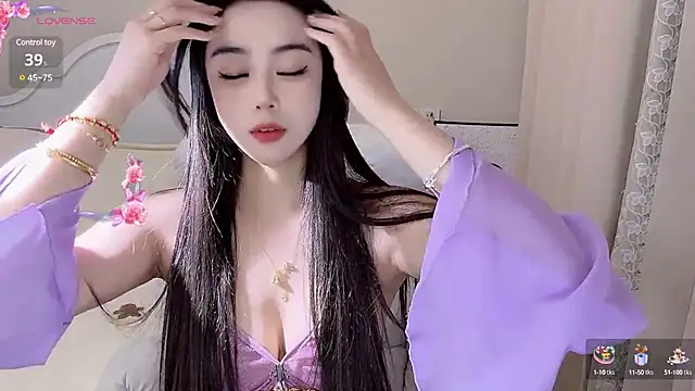 Caitlyn   online show from 02.05.25