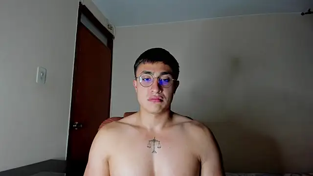 Snapshot of Leoknight chatting on 02.06.25 Leoknight online show from 02.06.25