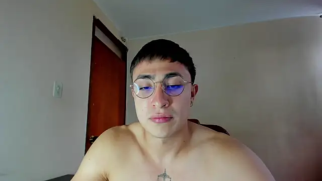 Snapshot of Leoknight chatting on 02.06.25 Leoknight online show from 02.06.25