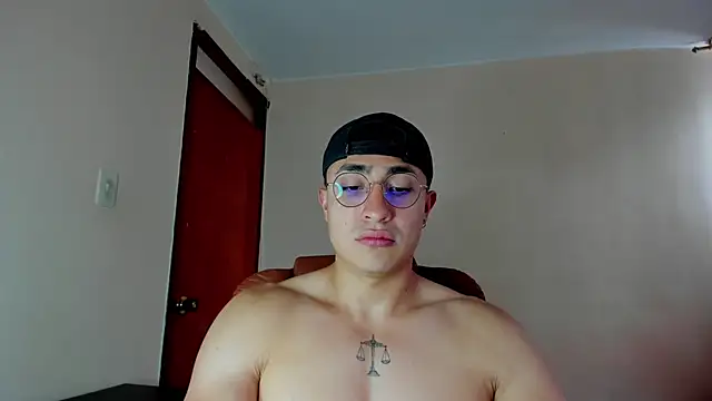 Snapshot of Leoknight chatting on 02.09.25 Leoknight online show from 02.09.25