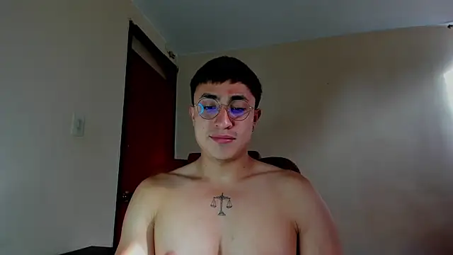 Snapshot of Leoknight chatting on 02.11.25 Leoknight online show from 02.11.25