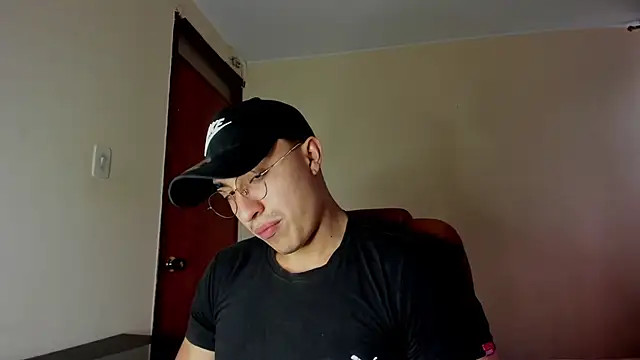 Snapshot of Leoknight chatting on 02.13.25 Leoknight online show from 02.13.25