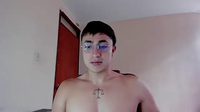 Snapshot of Leoknight chatting on 03.03.25 Leoknight online show from 03.03.25