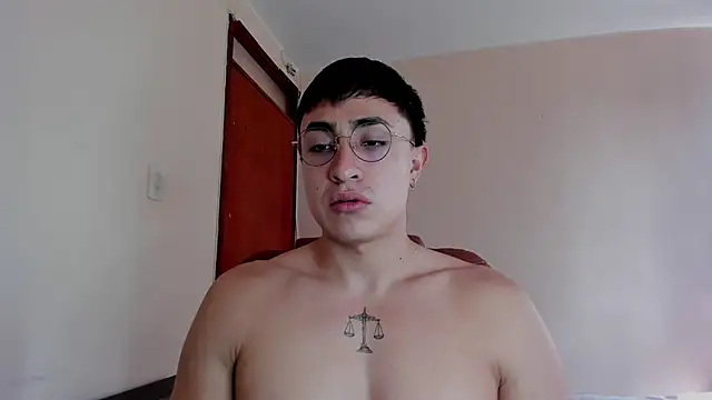 Snapshot of Leoknight chatting on 03.09.25 Leoknight online show from 03.09.25