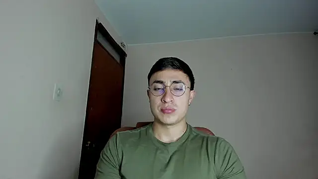 Snapshot of Leoknight chatting on 03.11.25 Leoknight online show from 03.11.25