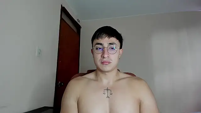 Snapshot of Leoknight chatting on 03.11.25 Leoknight online show from 03.11.25