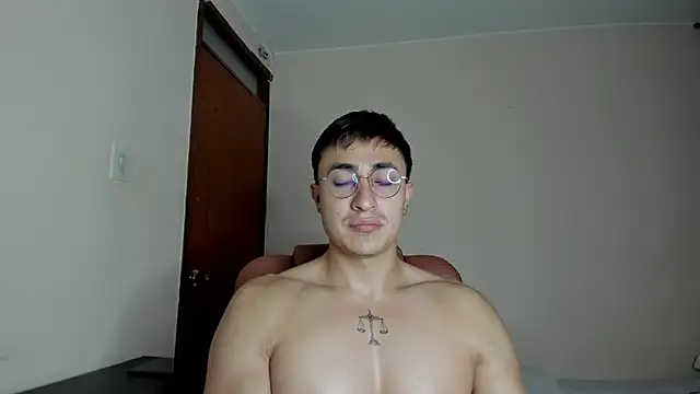 Snapshot of Leoknight chatting on 03.18.25 Leoknight online show from 03.18.25