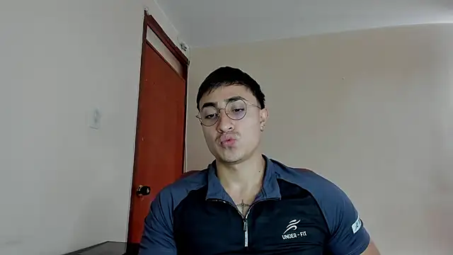 Snapshot of Leoknight chatting on 03.18.25 Leoknight online show from 03.18.25