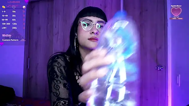 Kiitygirl online show from 02.05.25