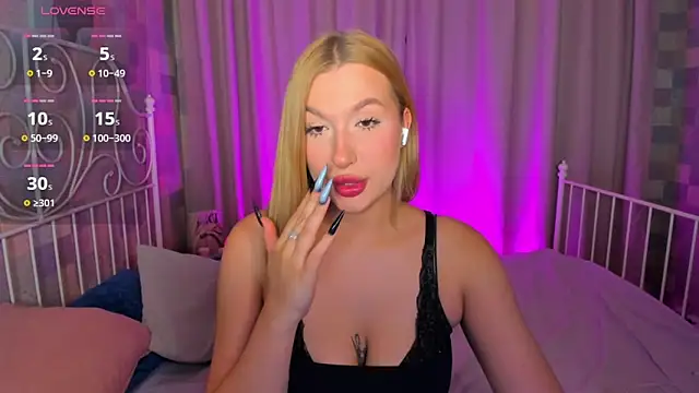 Emma  Leee online show from 11.07.25