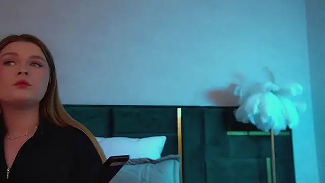 CrystalLyons online show from 11.24.25