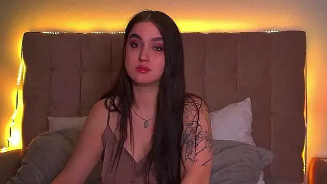 ChristinaMilton online show from 03.23.25