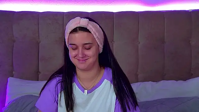 ChristinaMilton online show from 11.11.25