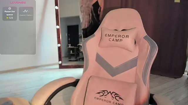 Lana Younes online show from 11.24.25