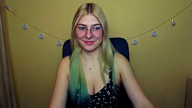 Luna Lush  online show from 12.20.24