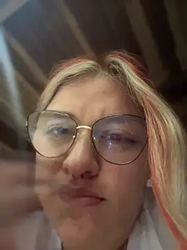 SophiaWeestt99 online show from 10.22.25